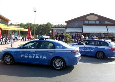Volanti della polizia intervenute per una rissa a Marina di Torre del Lago