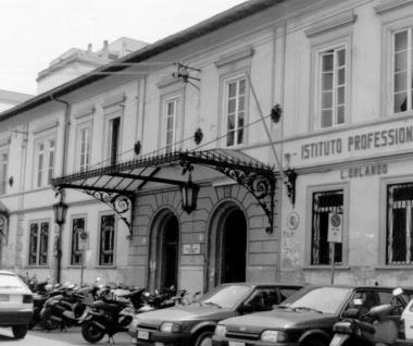 L’ingresso dell’istituto Orlando in piazza Due Giugno