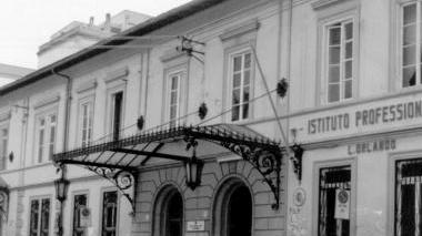 L’ingresso dell’istituto Orlando in piazza Due Giugno