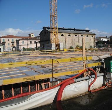 Il presidente della Gesam, Claudio Riccardi, e sopra larea dello steccono a S. Concordio 