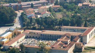 Una veduta dall’alto del cimitero di Santa Maria a Monte