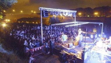 Uno dei concerti più riusciti (quello dei Gatti Mèzzi) tenuto quest’anno sugli argini dell’Arno