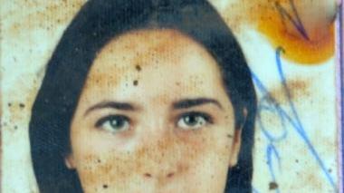 A sinistra Marina Fiore la donna di 34 anni deceduta nello scontro frontale. Qui a fianco la Citroen C4 sulla quale stava viaggiando