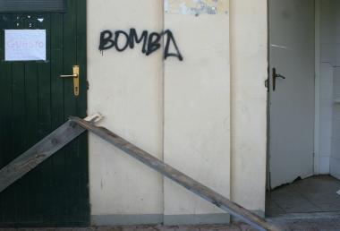 I bagni della pineta fuori uso e oggetto di vandalismi 