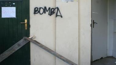I bagni della pineta fuori uso e oggetto di vandalismi
