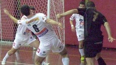Un’azione di una partita di calcetto