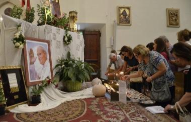 Folla per le reliquie dei due santi