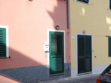 Unabitazione senza una parte di canala di scolo rubata nella notte 
