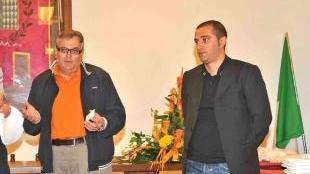 A destra Gianfilippo Catalano A sinistra il sindaco Renzo Mochi
