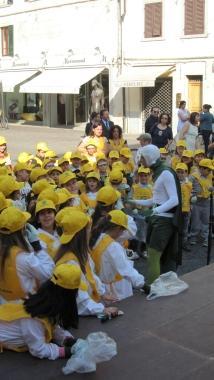 I bambini coinvolti in Puliamo il mondo lo scorso anno 