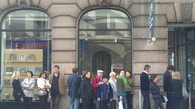 La fila fuori al museo a Parigi