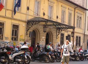 I bidelli protestano «In 4 impossibile pulire 40 classi»