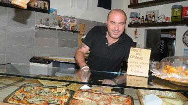 «Se mi fanno chiudere, m'incateno» Pappamondo dichiara guerra ai ristoranti