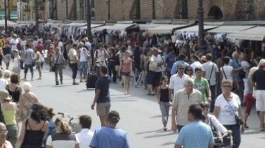 Guerra tra Comune e ambulanti per spostare le bancarelle dal Duomo