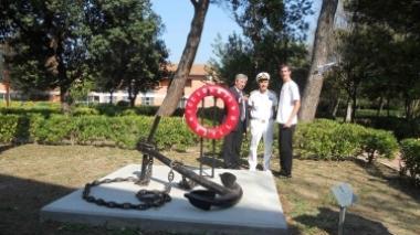 L'Accademia navale dona un'àncora alla Fondazione Stella Maris