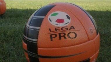 PRIMO TEMPO 8': tentativo dalla distanza di Costanzo che tira con veemenza ma la ...