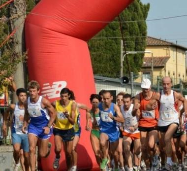 Podisti in gara ad Antraccoli nella Staffetta del Pioppino 