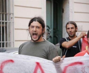 Marco Lenzoni e a destra militanti dellultra-sinistra in tribunale 
