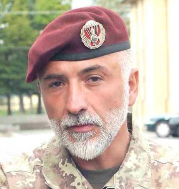 Il colonnello Marco Tuzzolino comandante del reggimento Nembo  