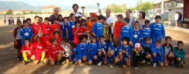 Foto di gruppo per le squadre Pulcini 2001 del girone A: Montalbano, Chiesina Uzzanese, Borgo e Vinci 