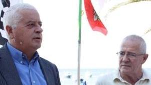 Il sindaco di Capoliveri, Ruggero Barbetti, insieme all’assessore Angelo Banfi di Poto Azzurro