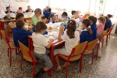 <b>A TAVOLA.</b> I bambini delle scuole mangiano a&nbsp;mensa   
