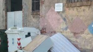<b>RIFIUTI.</b> Abbandonati lungo la provinciale
