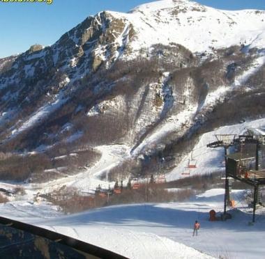 Una recente immagine di Fabio Frullani, 58 anni In alto, una veduta del monte Gomito 