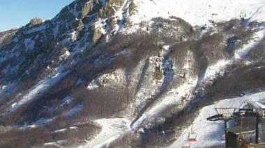 Una recente immagine di Fabio Frullani, 58 anni In alto, una veduta del monte Gomito