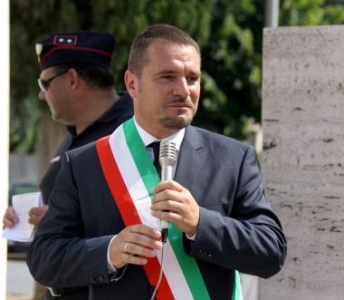 <b>&laquo;OBBLIGATI A FARLO&raquo;.</b> Sopra, il sindaco Neri 