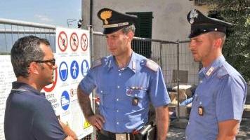 Carabinieri su un cantiere dopo un infortunio mortale