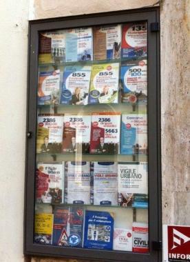 <b>BEST SELLER </b>I manuali per i concorsi in vetrina alla libreria Mondadoei sul Corso 