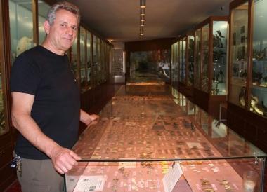 Il direttore dimissionario Fiorenzo Gei nella sala espositiva del Centro 