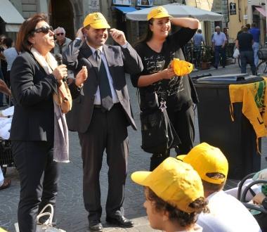 Calcinaia, gli effetti del "porta a porta": rifiuti abbandonati ovunque