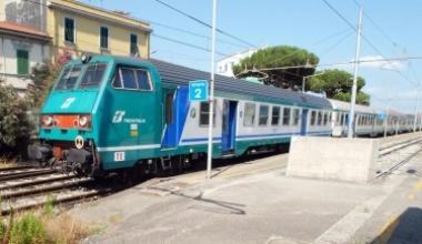Venti treni a rilento per un furto di rame