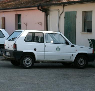 Una vecchia auto del Comune 