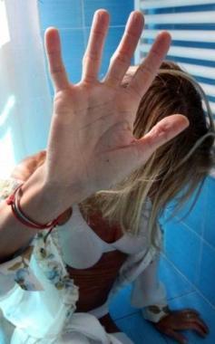 «L'ho vista lì da sola e sono intervenuto»
