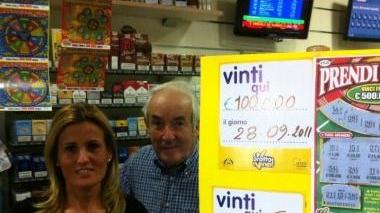 Il cartello che annuncia la vincita
