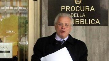 Barani davanti agli uffici della Procura