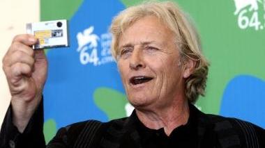 <b>PROTAGONISTI A VIAREGGIO.</b> Da sinistra in alto: l’attore Rutger Hauer e i registi Pupi Avati, Theo Angelopoulos e Mario Monicelli ad ognuno di loro Europacinema dedicherà una propria sezione