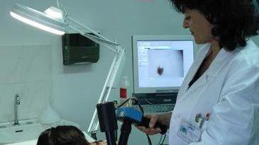 Un medico con il paziente (foto d’archivio)