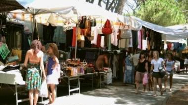 Pineta, vie le bancarelle e si studia un nuovo piano