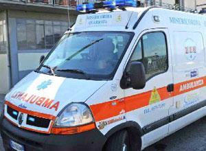 Si ustiona con l’alcol braccia e gambe