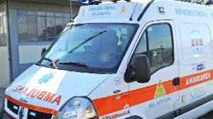 Si ustiona con l’alcol braccia e gambe