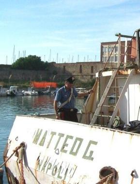 Un carabiniere sulla bettolina 