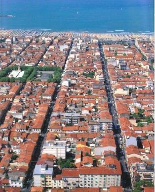 Dal mare ai monti Viareggio dallalto 