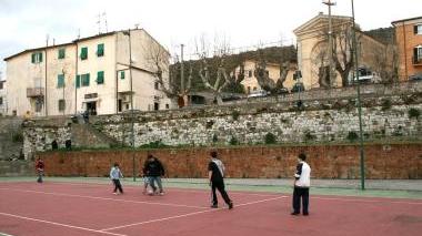 Peppone, don Camillo e un campetto
