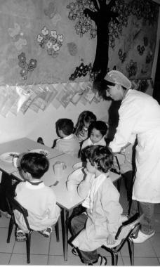 Bambini alla mensa 