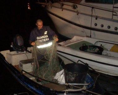Le reti sequestrate della guardia costiera di Viareggio 