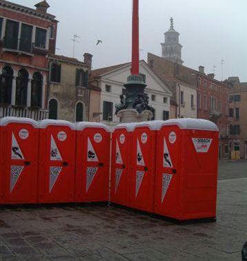 I bagni Sebach in un centro storico 